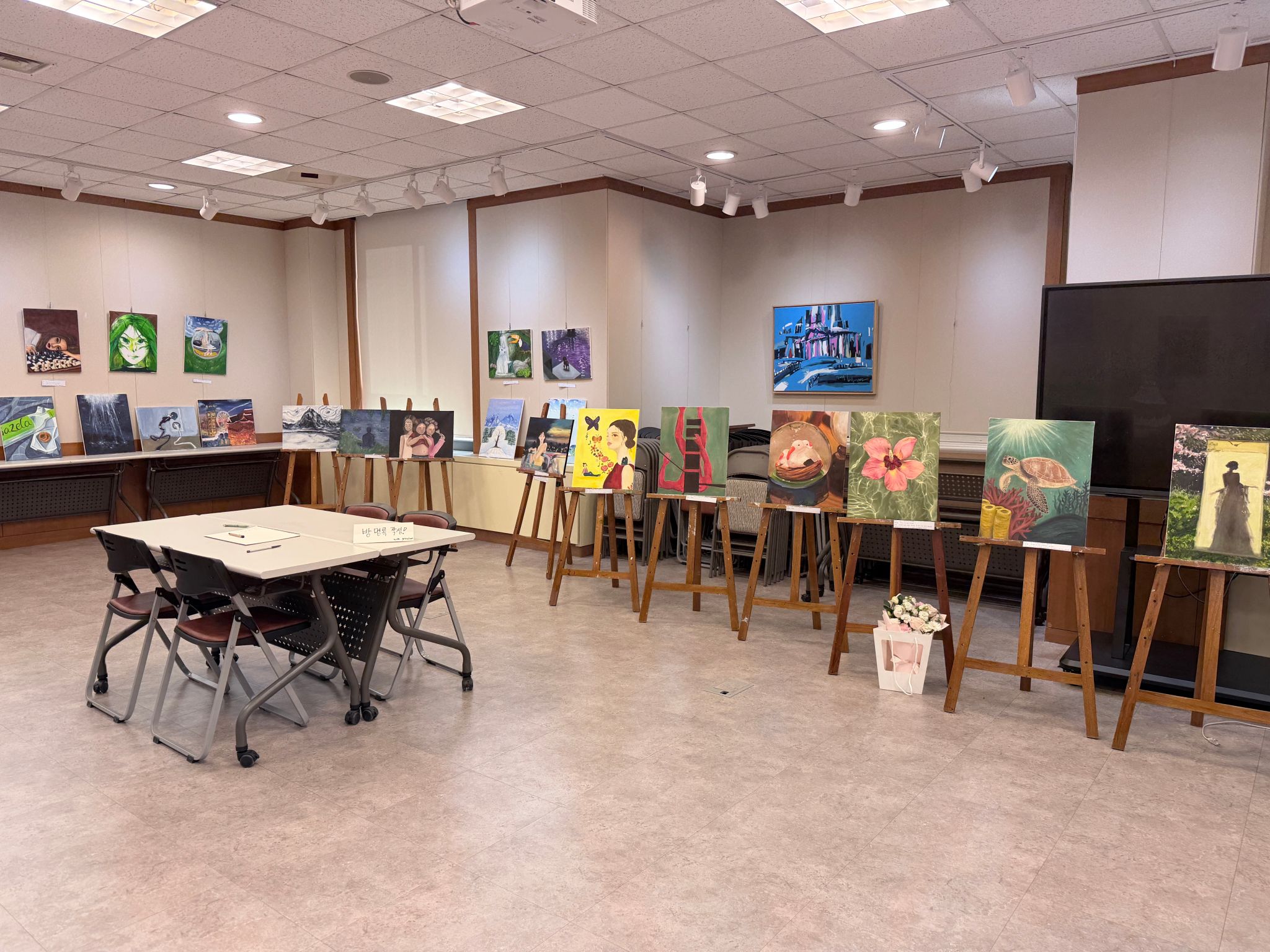 跨越文化的艺术对话 韩国外国语大学绘画社团第104届作品展在孔子学院启幕